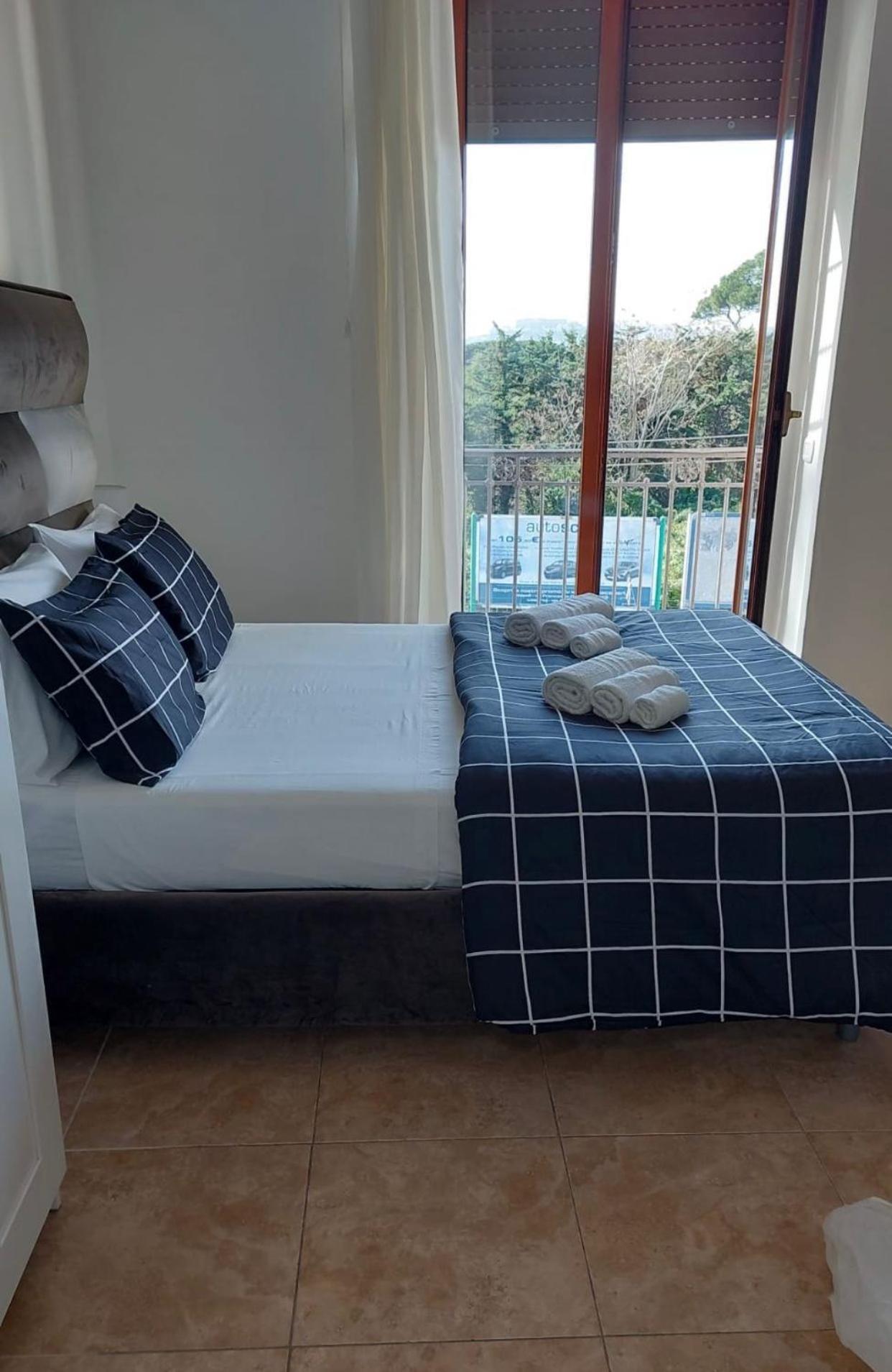 Miris Home Fast And Comfortable With Self Check In 8 Minutes Walk Near Naples Airport Exterior foto