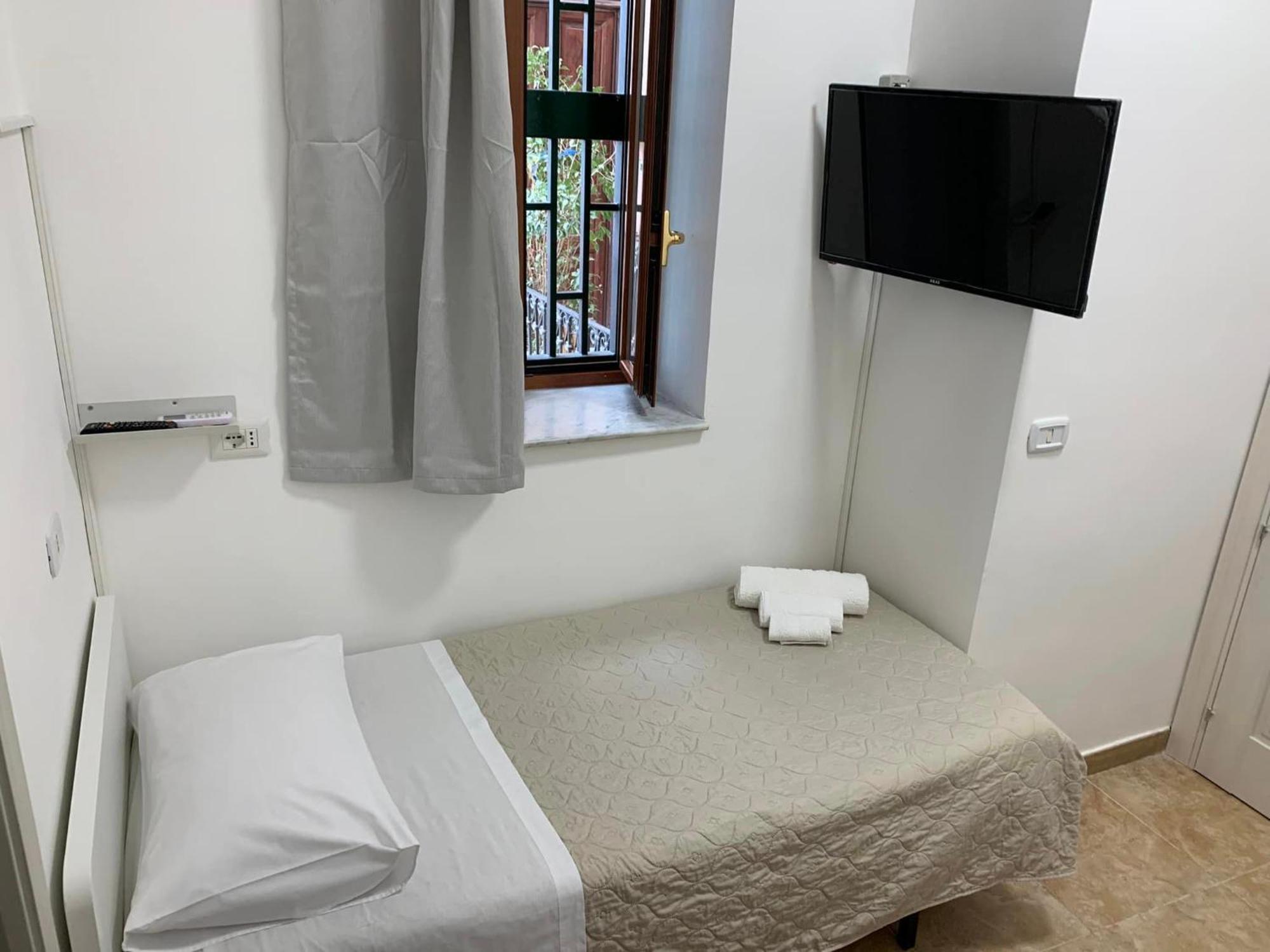 Miris Home Fast And Comfortable With Self Check In 8 Minutes Walk Near Naples Airport Exterior foto