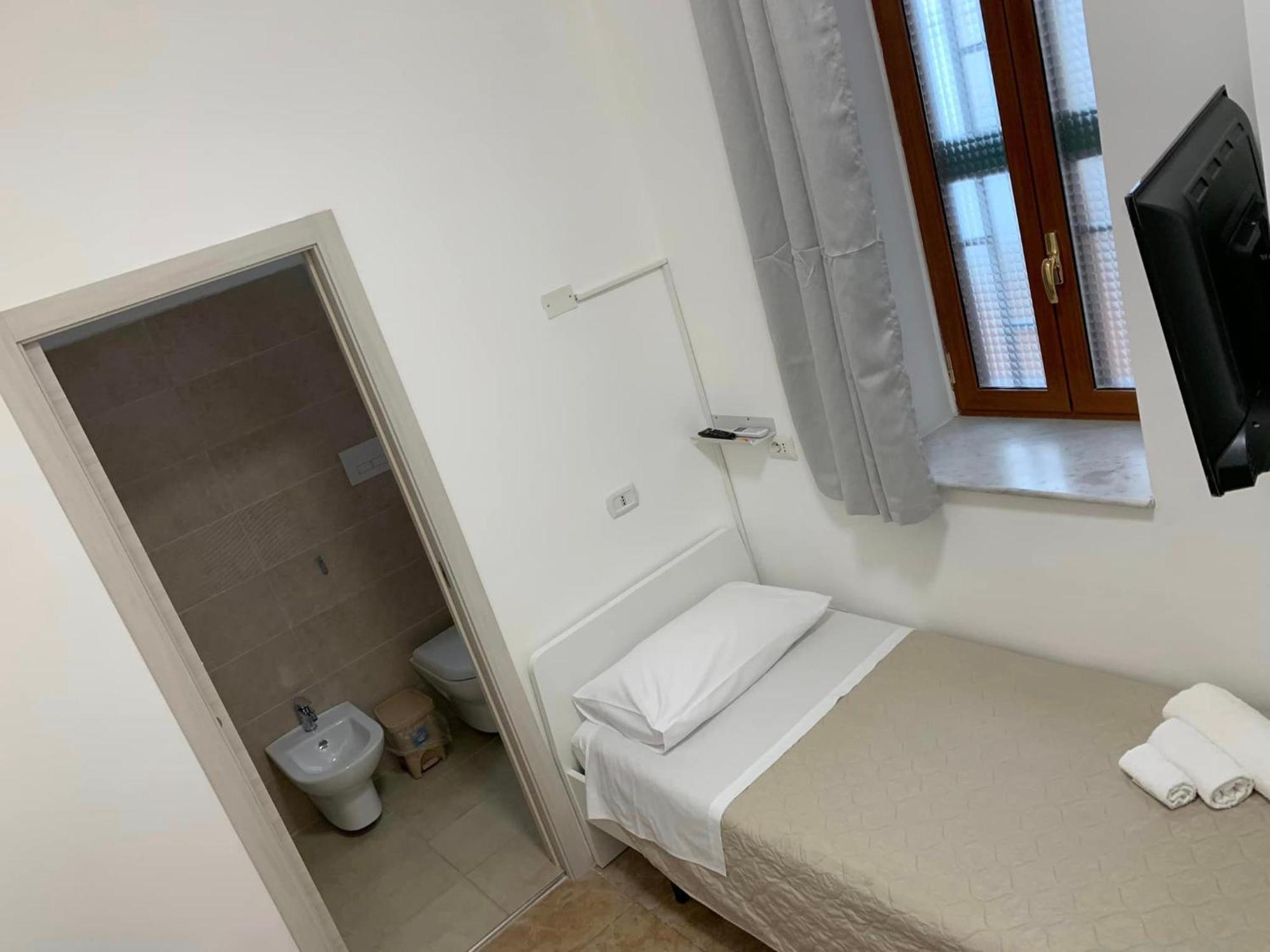 Miris Home Fast And Comfortable With Self Check In 8 Minutes Walk Near Naples Airport Exterior foto